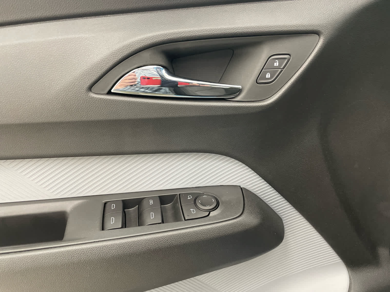 New 2027 Chevrolet Bolt LT w/ Comfort Package FWD image 11