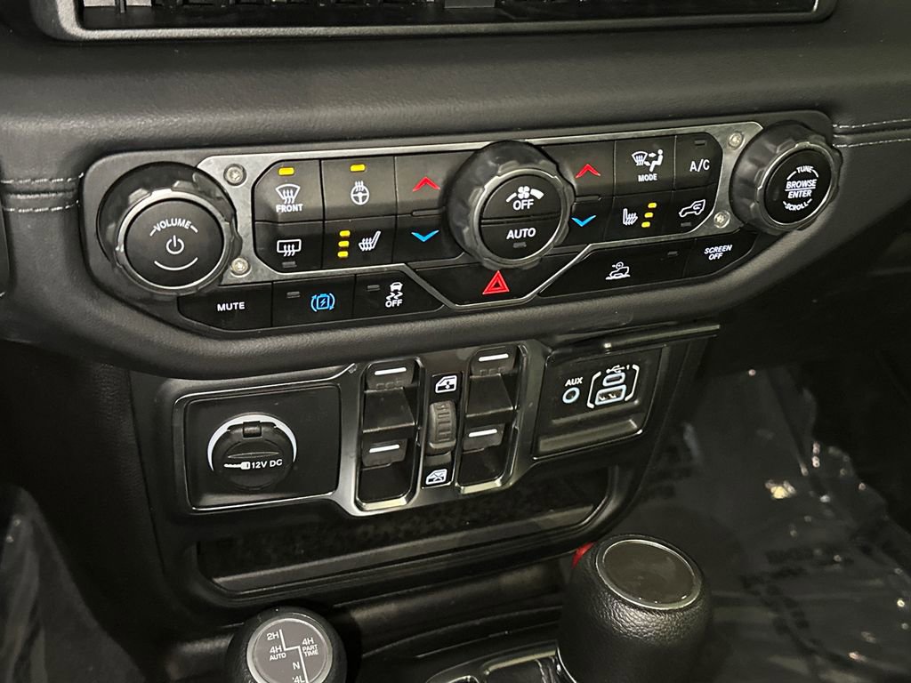 Used 2024 Jeep Wrangler Unlimited Sahara image 25