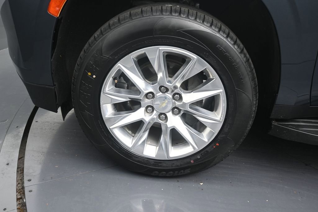 Used 2021 Chevrolet Suburban Premier w/ Premium Package RWD image 9