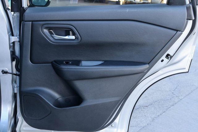 Used 2025 Nissan Rogue SV image 17