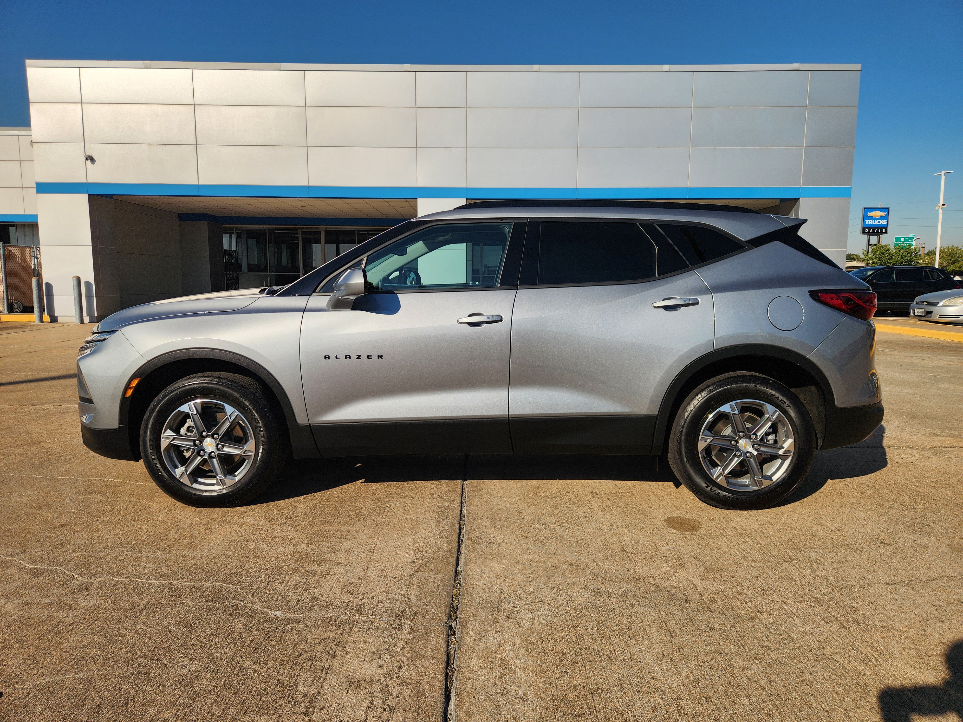 Used 2024 Chevrolet Blazer LT w/ Convenience Package FWD image 5