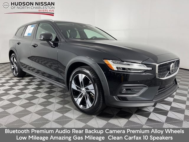 Used 2025 Volvo V60 B5 Cross Country Plus AWD/4WD image 1