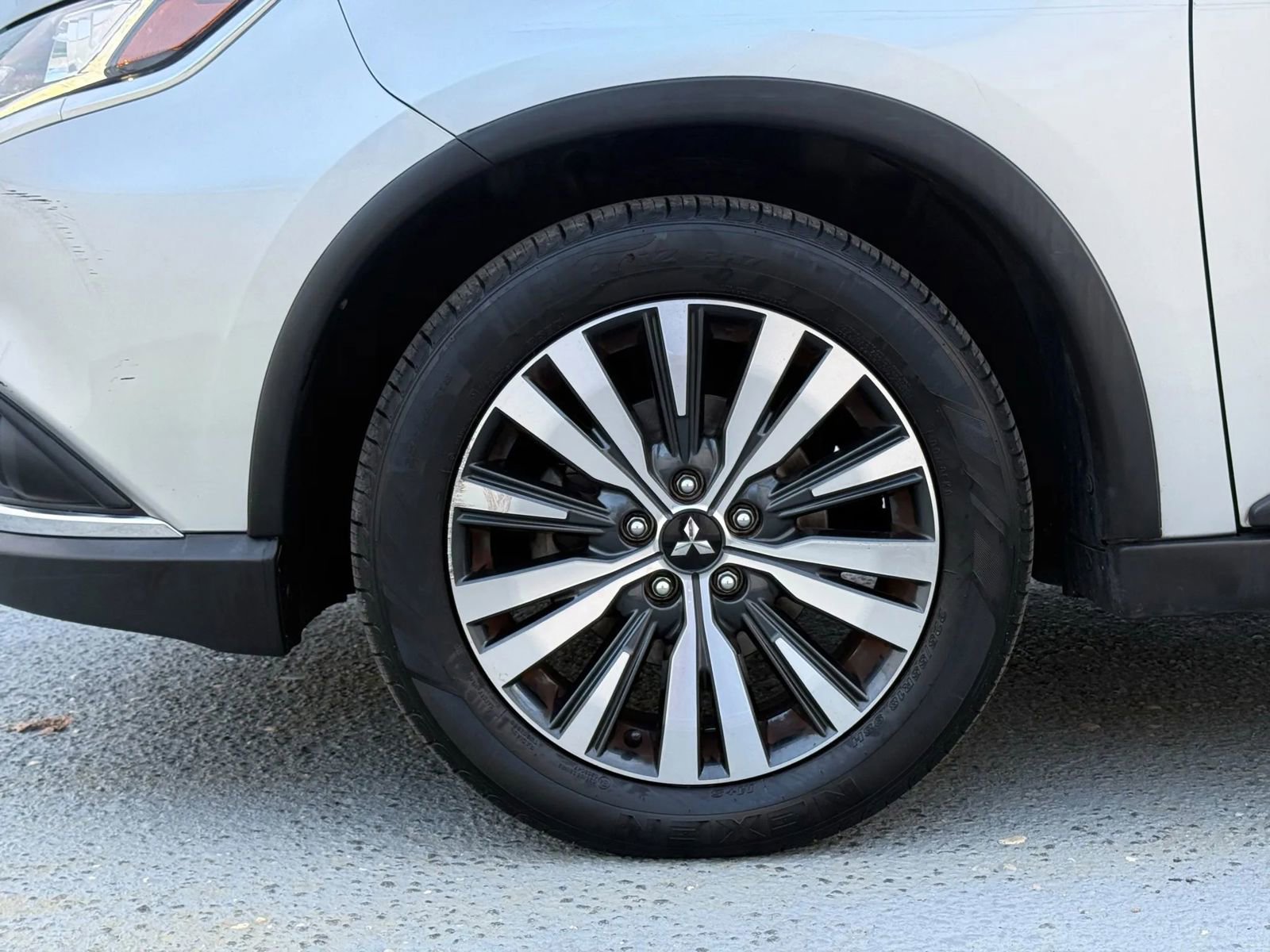 Used 2020 Mitsubishi Outlander SE FWD image 33