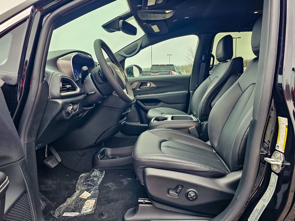 New 2026 Chrysler Pacifica Select image 13