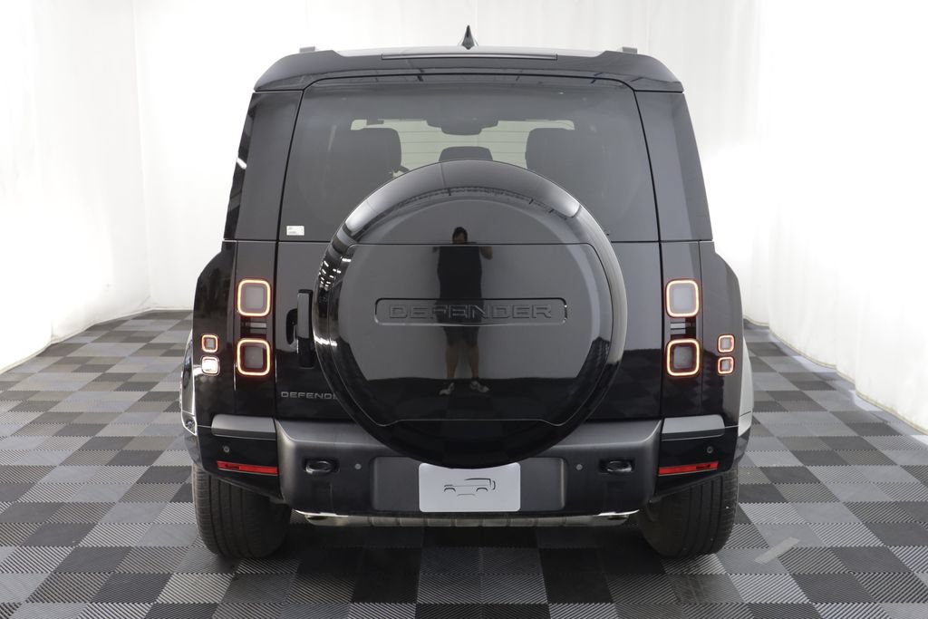 Certified 2026 Land Rover Defender 110 X-Dynamic SE AWD/4WD image 17