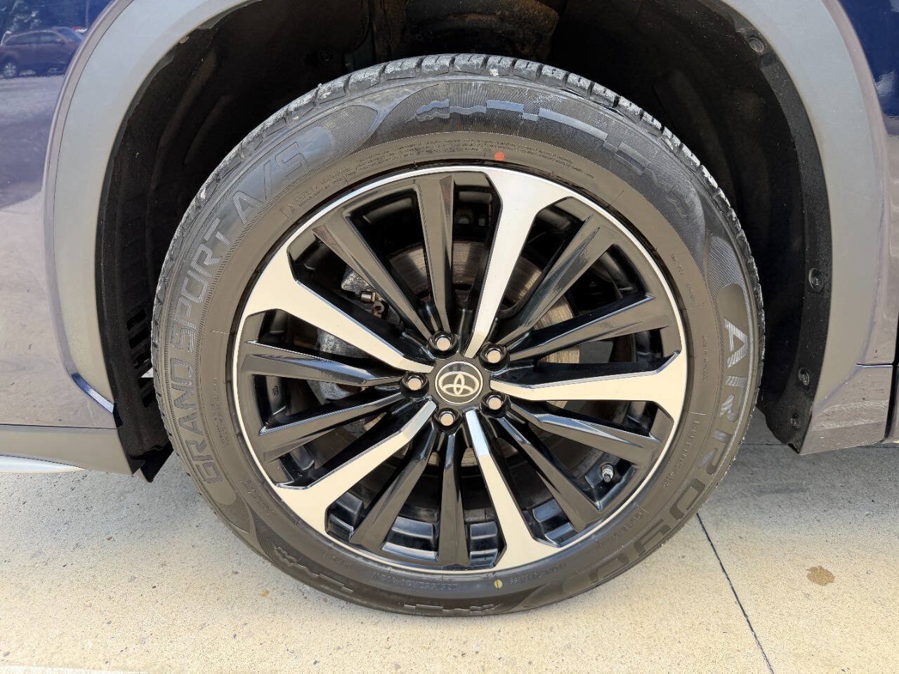 Used 2022 Toyota Highlander XSE AWD/4WD image 6
