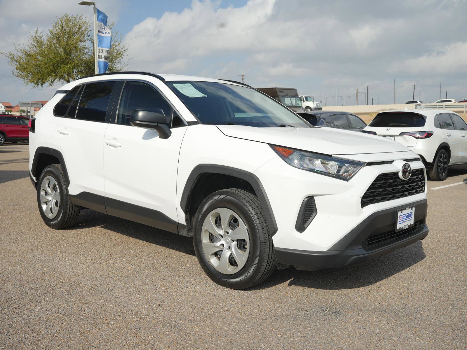 Used 2021 Toyota RAV4 LE image 3