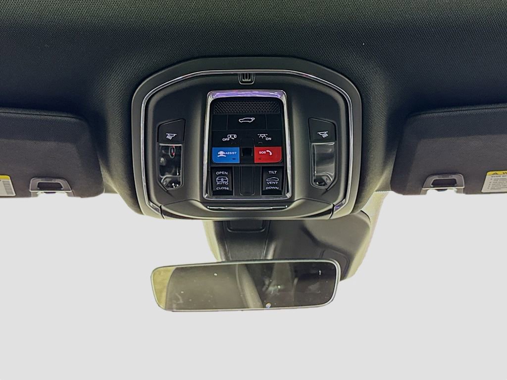 New 2025 Jeep Grand Cherokee Altitude image 24