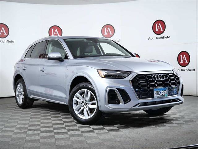 Used 2022 Audi Q5 2.0T Premium w/ Convenience Package image 1