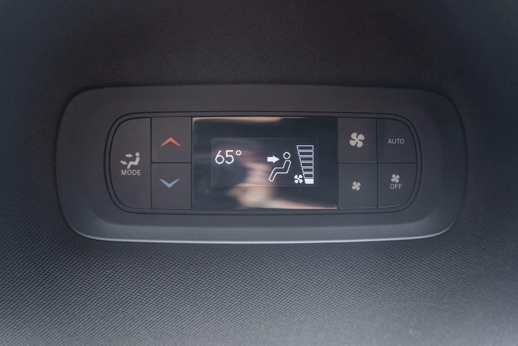 Used 2025 Chrysler Pacifica Select image 37