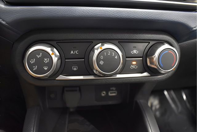 Used 2025 Nissan Versa SV FWD image 28