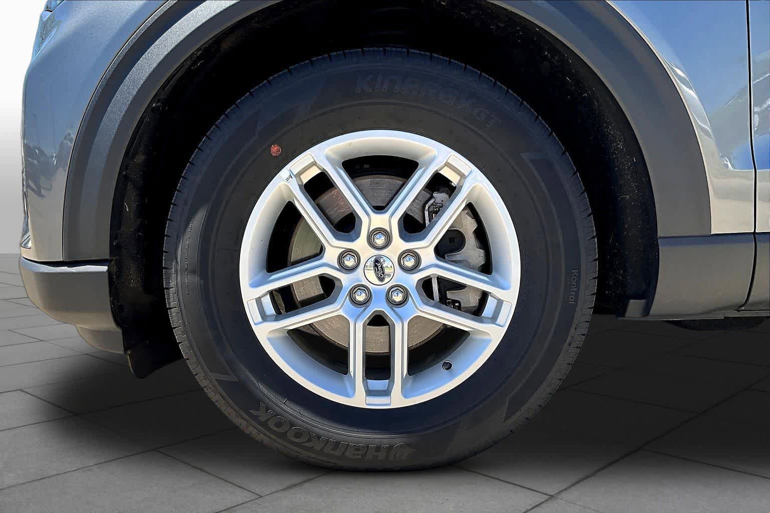 Used 2025 Ford Explorer Active RWD image 10