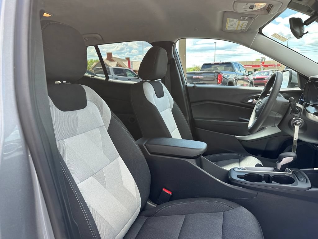Certified 2025 Chevrolet Trax LS w/ LS Convenience Package FWD image 17
