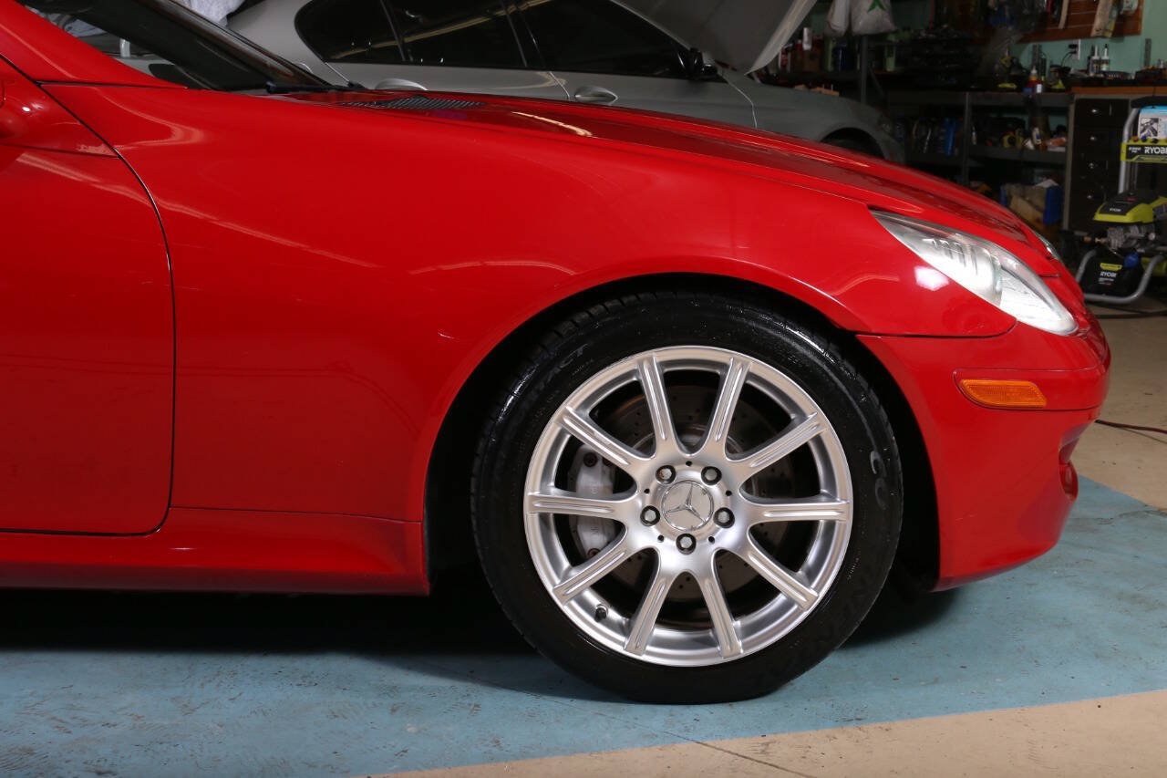 Used 2005 Mercedes-Benz SLK 350 w/ Entertainment Pkg image 17