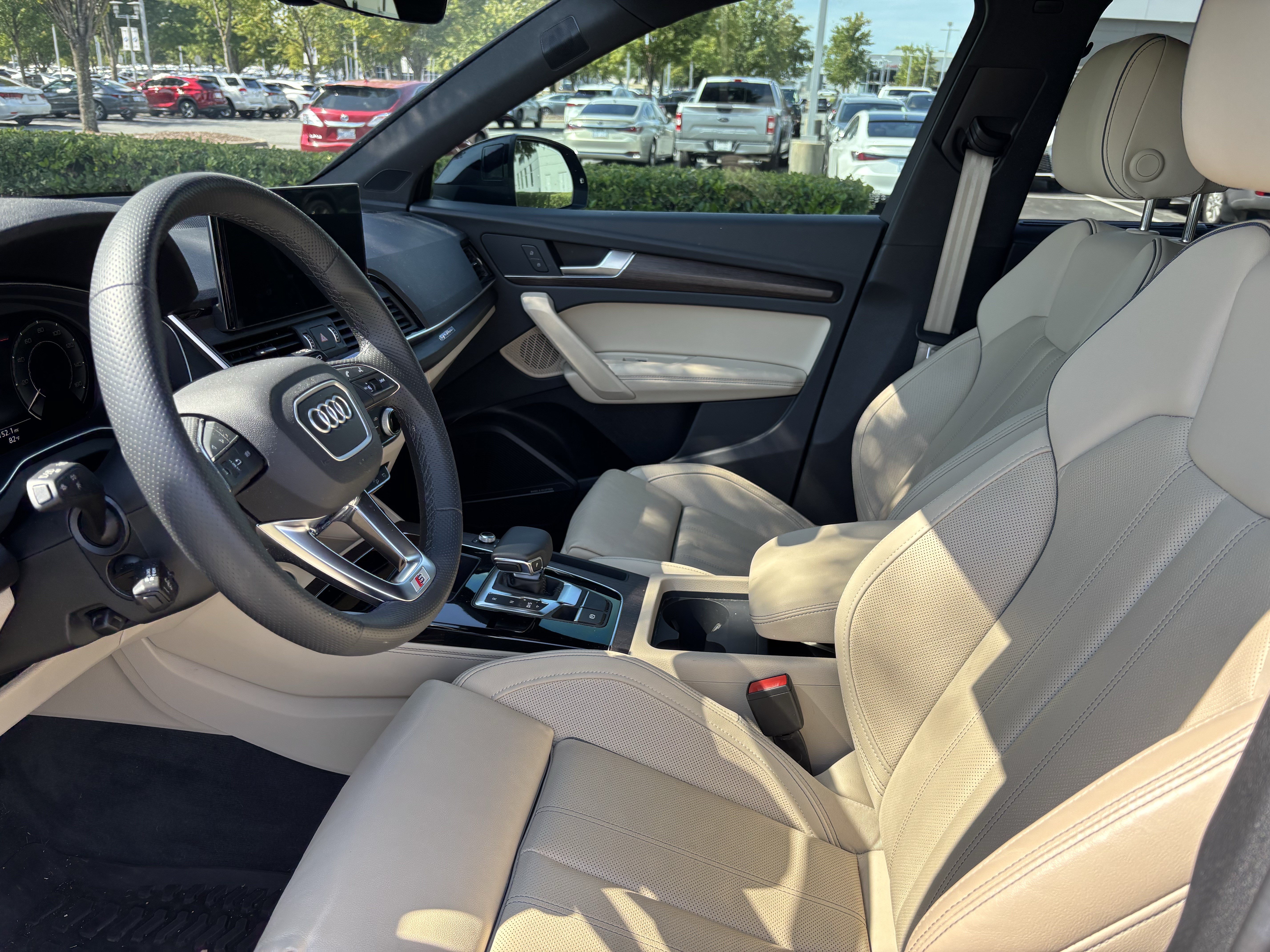 Used 2024 Audi Q5 e Premium Plus w/ Premium Plus Package AWD/4WD image 16
