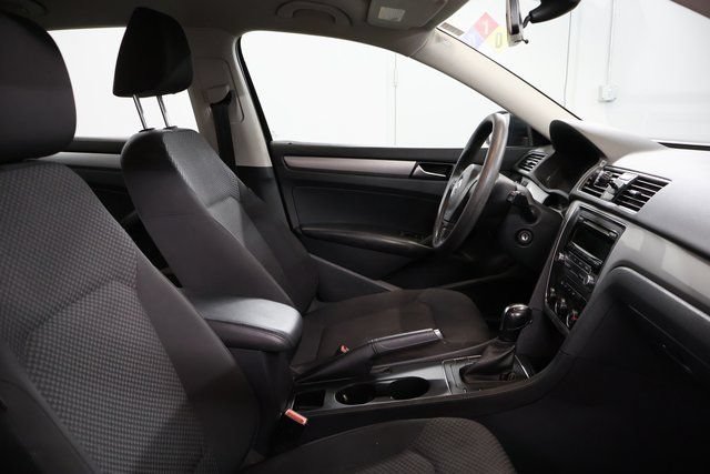 Used 2014 Volkswagen Passat 2.5 S FWD image 22