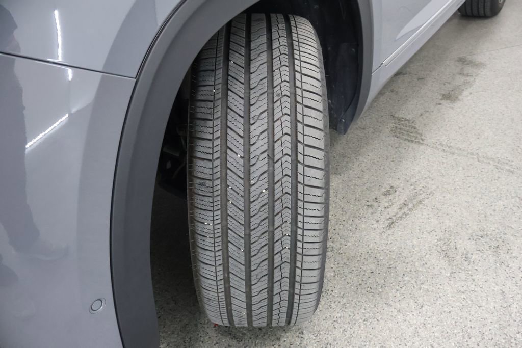 Used 2024 Volkswagen Atlas Cross Sport SEL Premium R-Line image 4