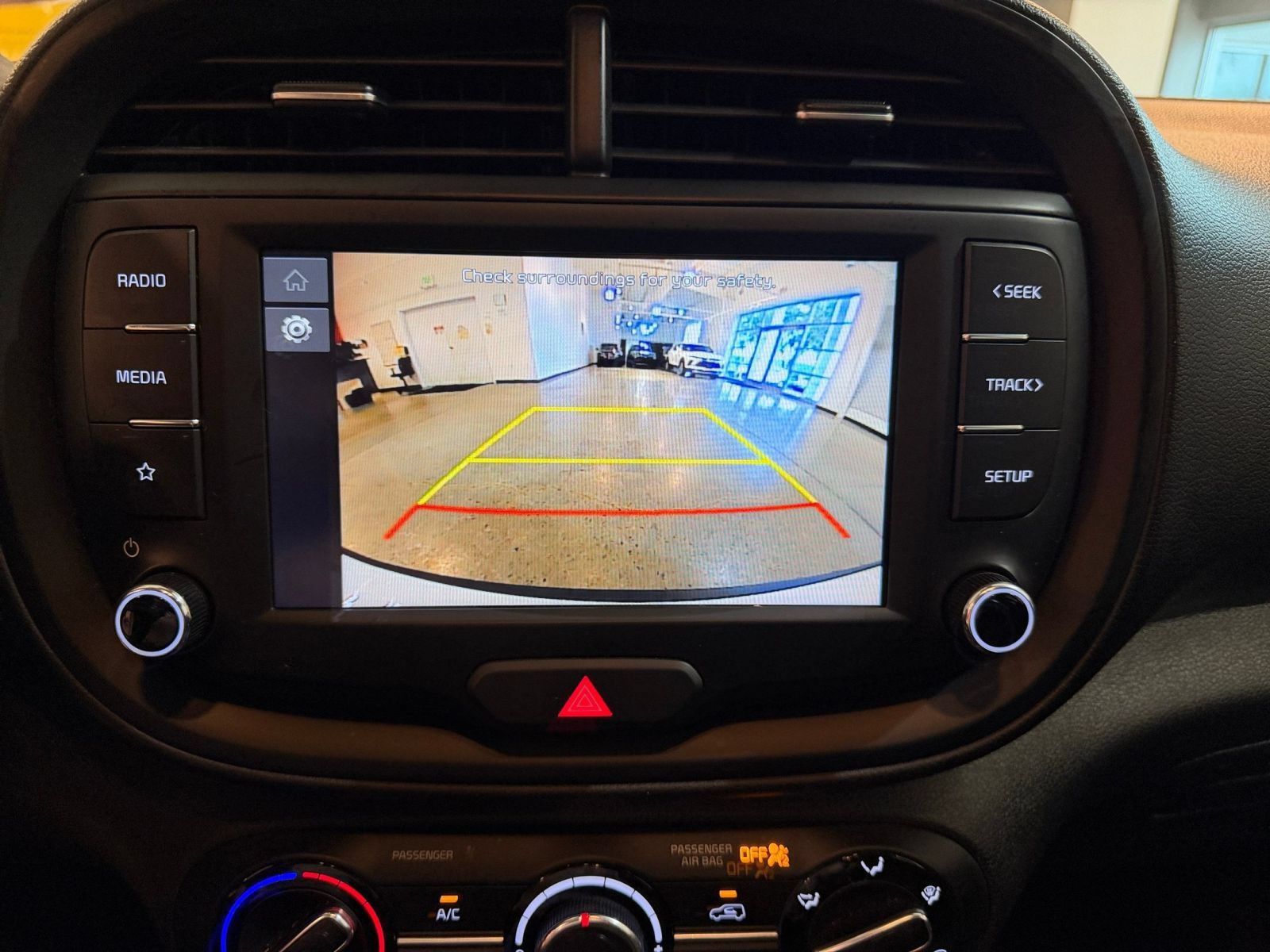 Used 2025 Kia Soul LX w/ LX Technology Package FWD image 23