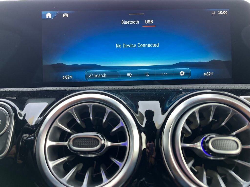 New 2025 Mercedes-Benz CLA 35 AMG 4MATIC image 34