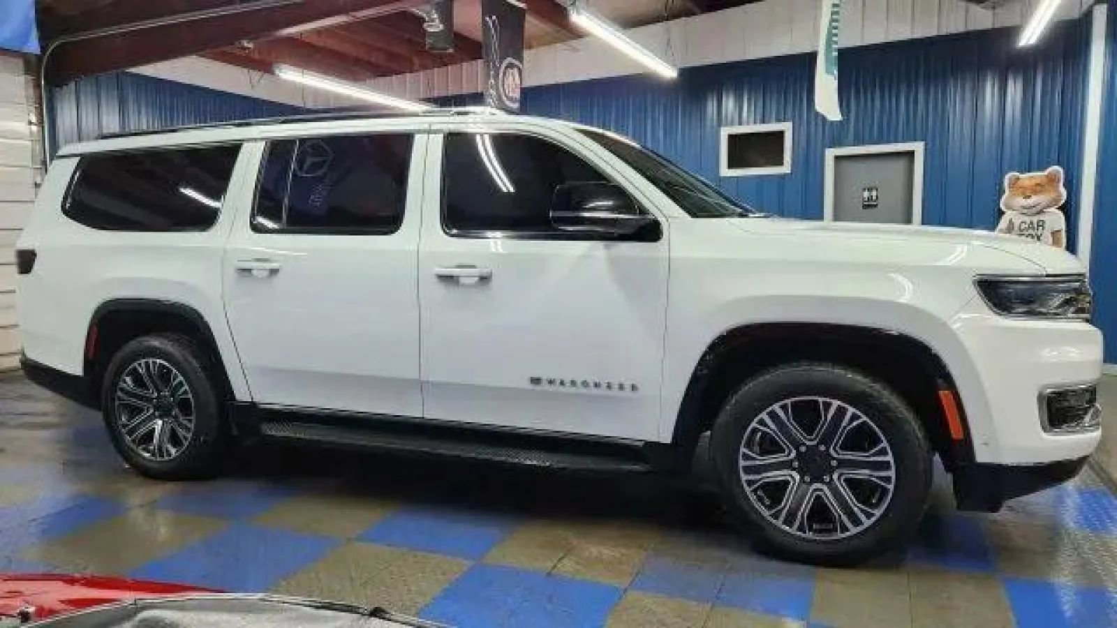 Used 2023 Jeep Wagoneer L Series II image 44