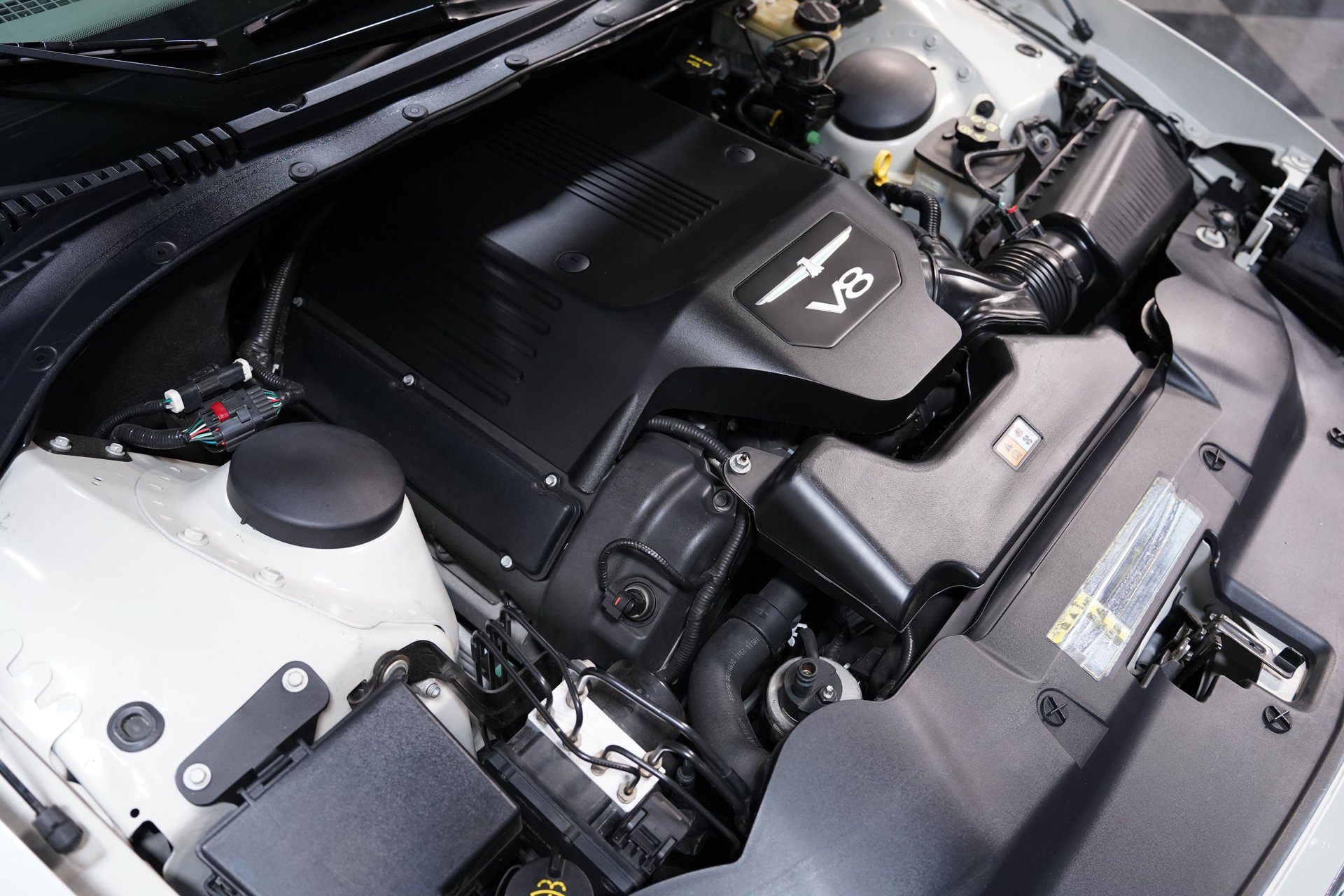 Used 2005 Ford Thunderbird 50th Anniversary RWD image 27