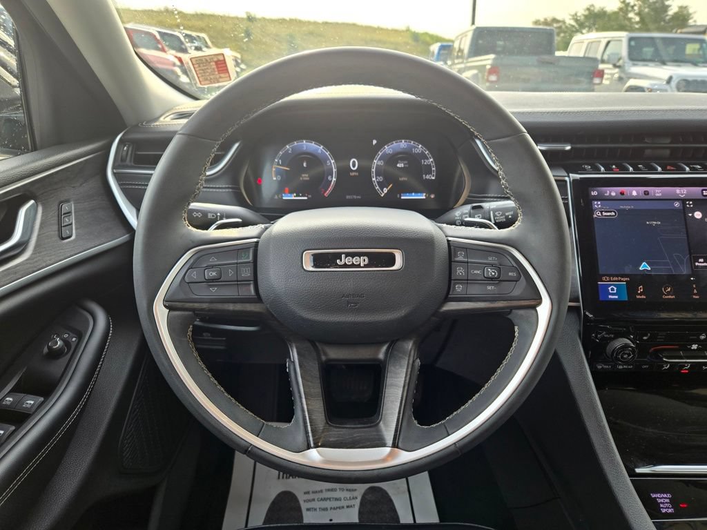 Used 2023 Jeep Grand Cherokee Limited AWD/4WD image 18