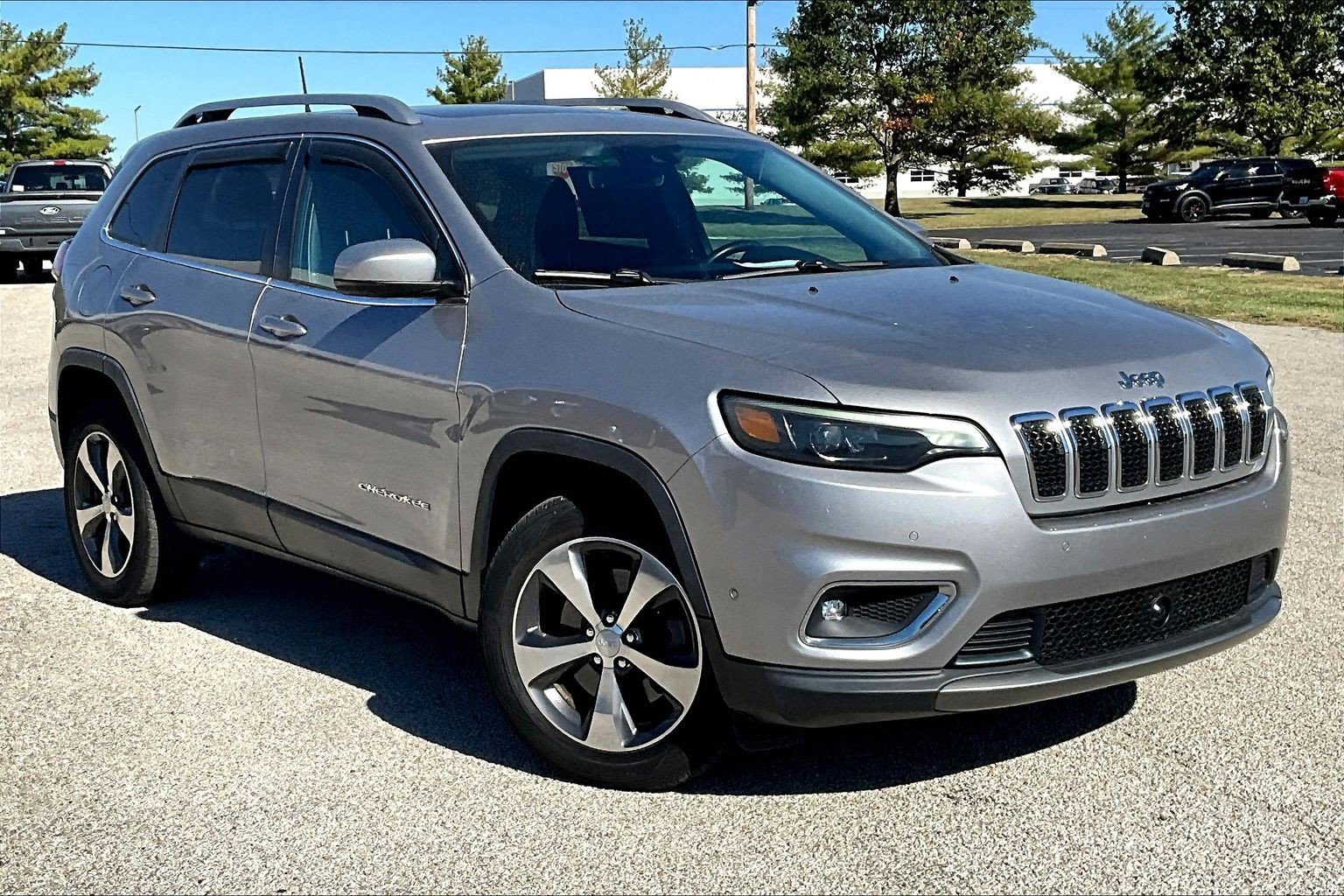 Used 2019 Jeep Cherokee Limited w/ Luxury Group AWD/4WD image 38