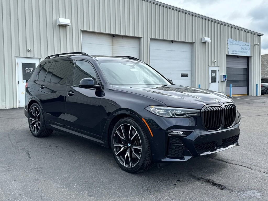 Used 2022 BMW X7 xDrive40i w/ M Sport Package AWD/4WD image 1