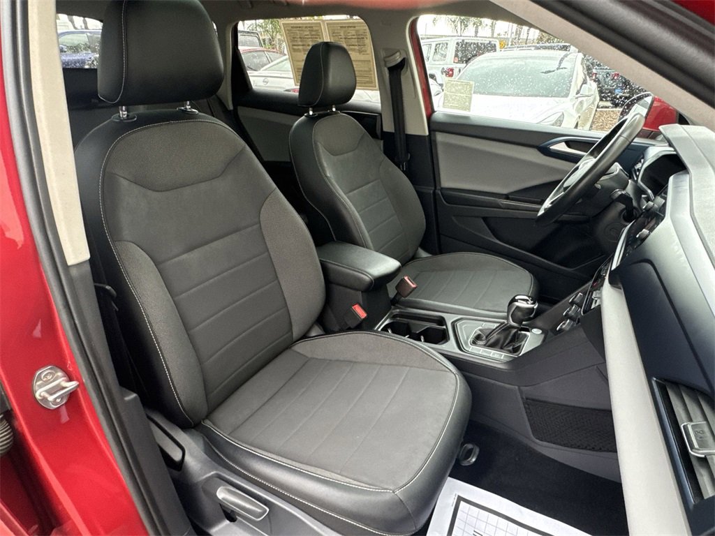 Used 2022 Volkswagen Taos SE w/ Panoramic Sunroof Package image 27