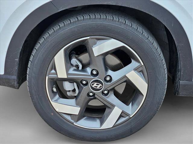 Used 2025 Hyundai Venue SEL image 20