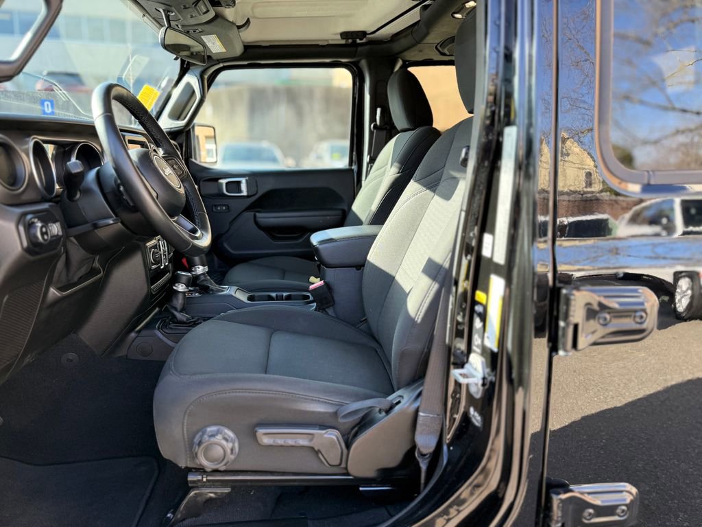 Used 2021 Jeep Gladiator Sport image 13