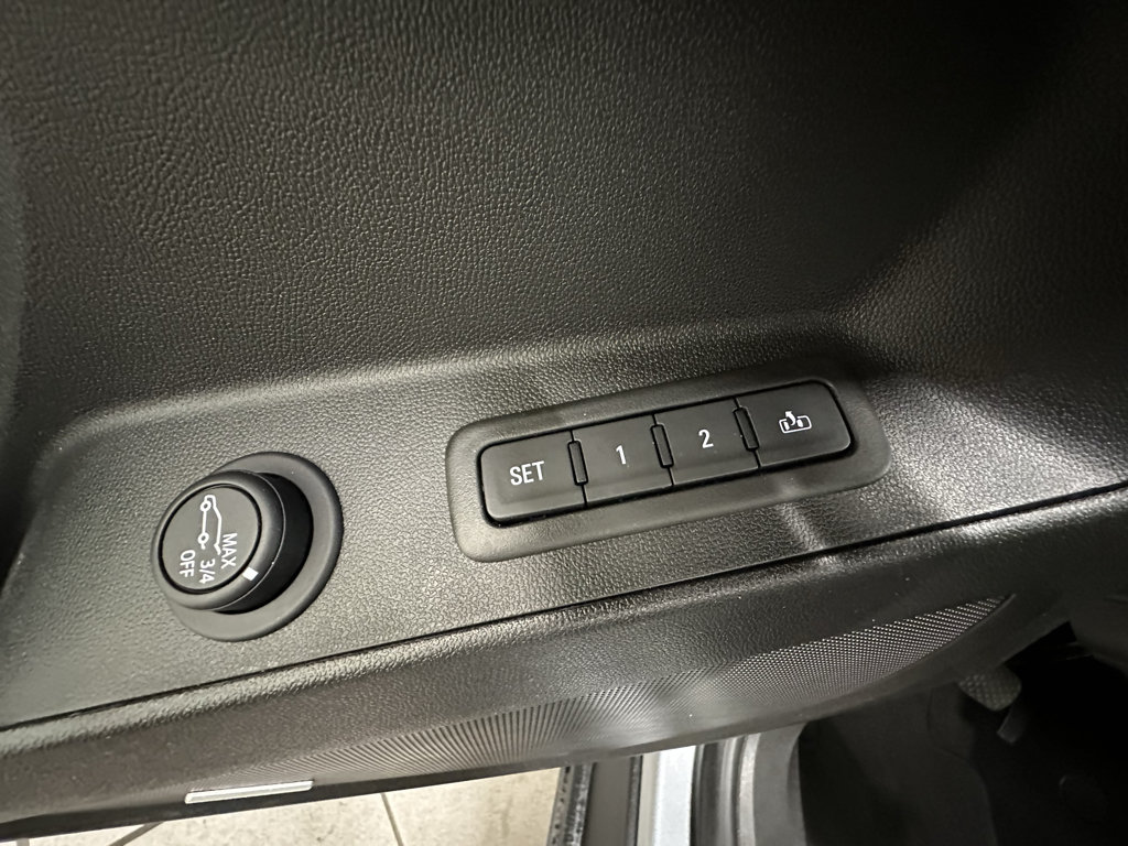 Used 2024 Chevrolet Equinox Premier FWD image 26