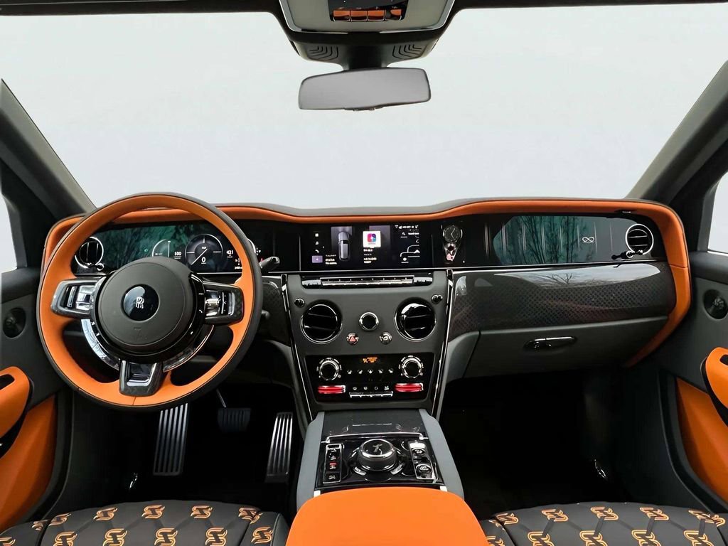 Used 2025 Rolls-Royce Cullinan Black Badge image 23