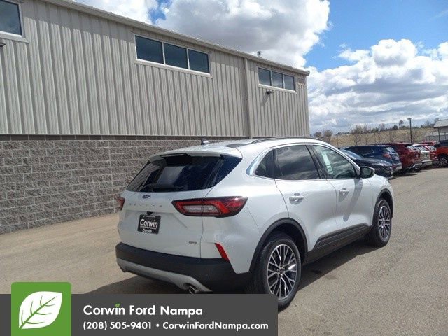 New 2025 Ford Escape SE image 3