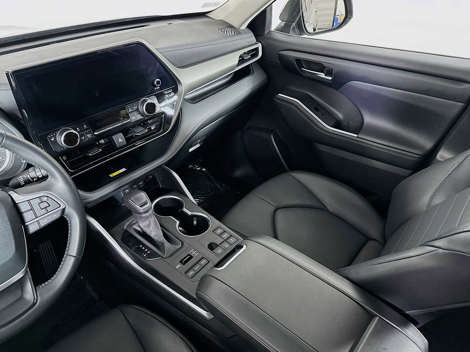 Used 2024 Toyota Highlander XLE image 21