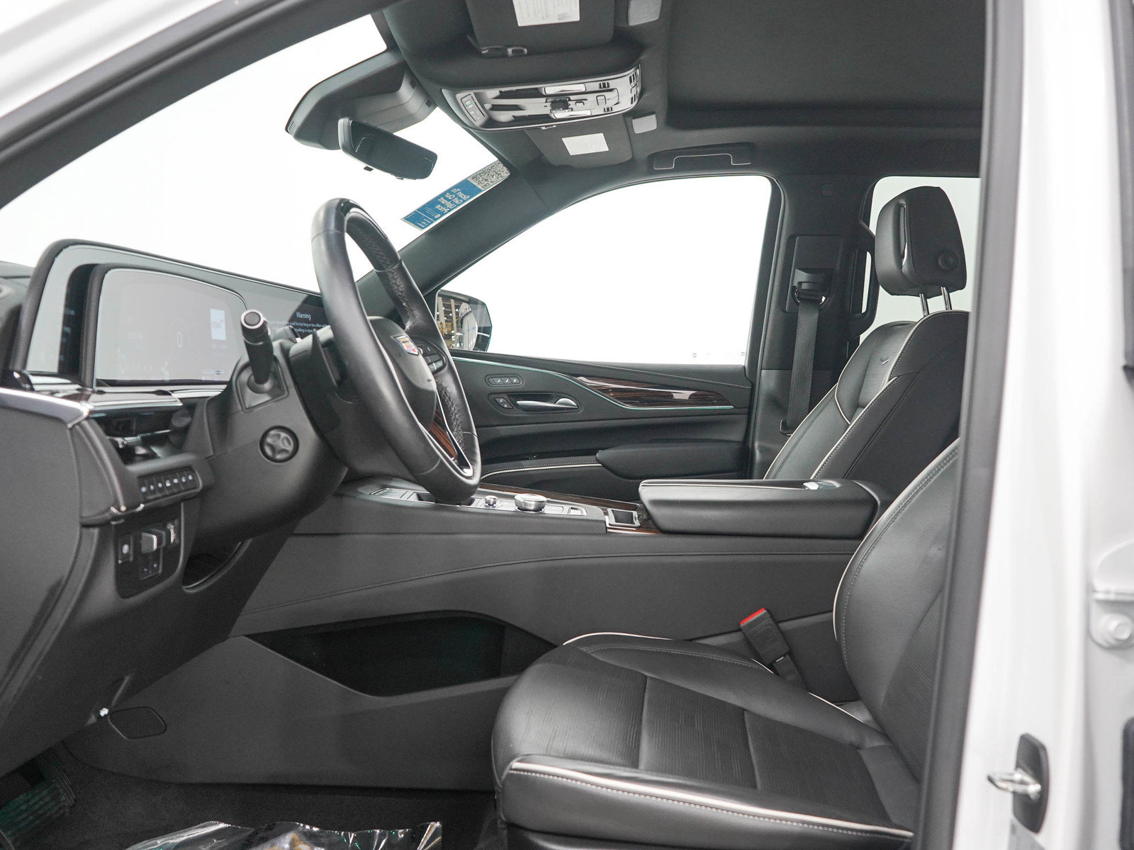 Used 2024 Cadillac Escalade Premium Luxury w/ Performance Package AWD/4WD image 25