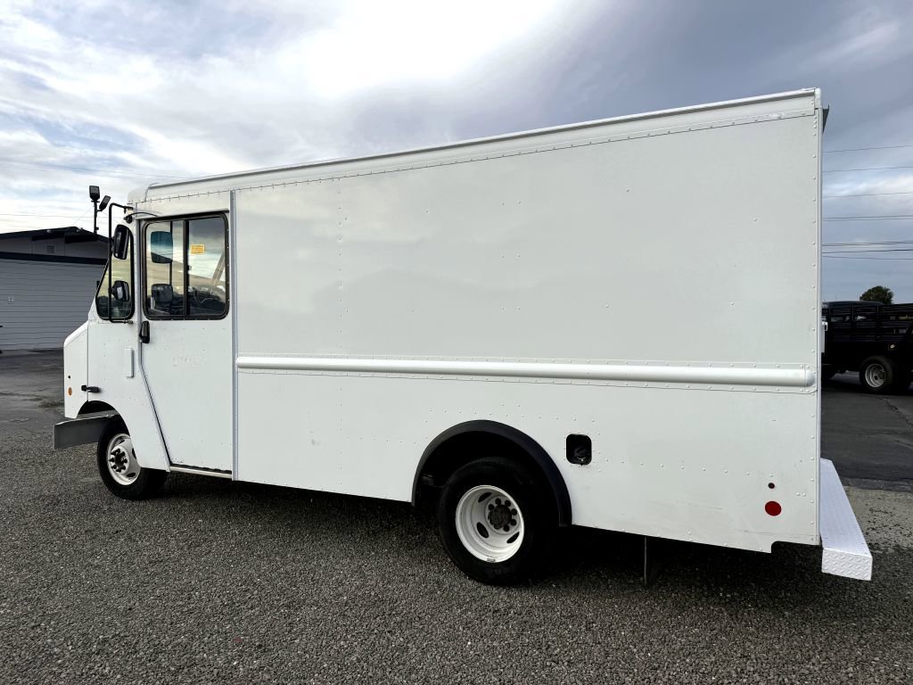 Used 2017 Ford E-350 and Econoline 350 Super Duty w/ A/C Prep Package RWD image 9