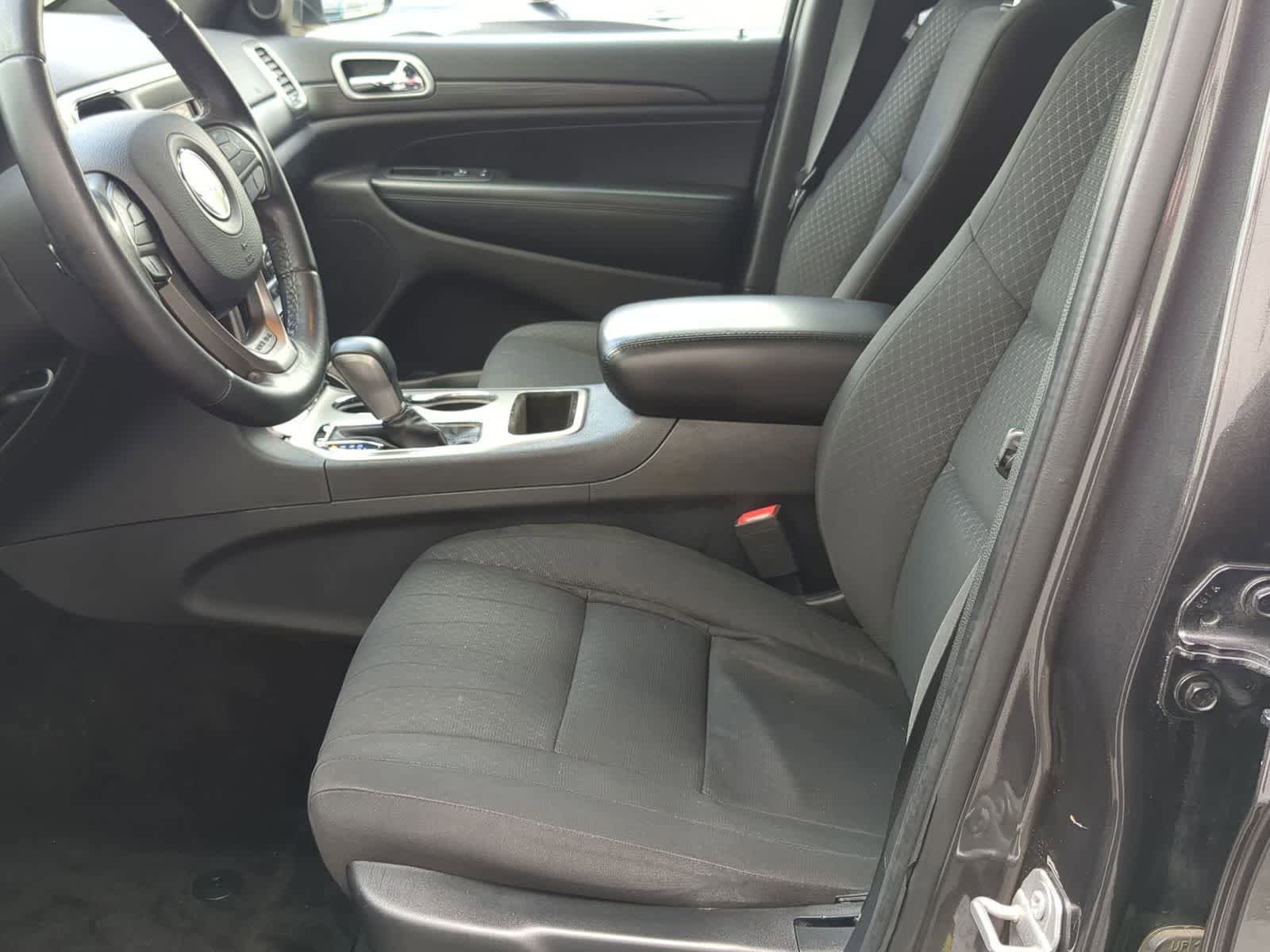 Used 2019 Jeep Grand Cherokee Laredo AWD/4WD image 16