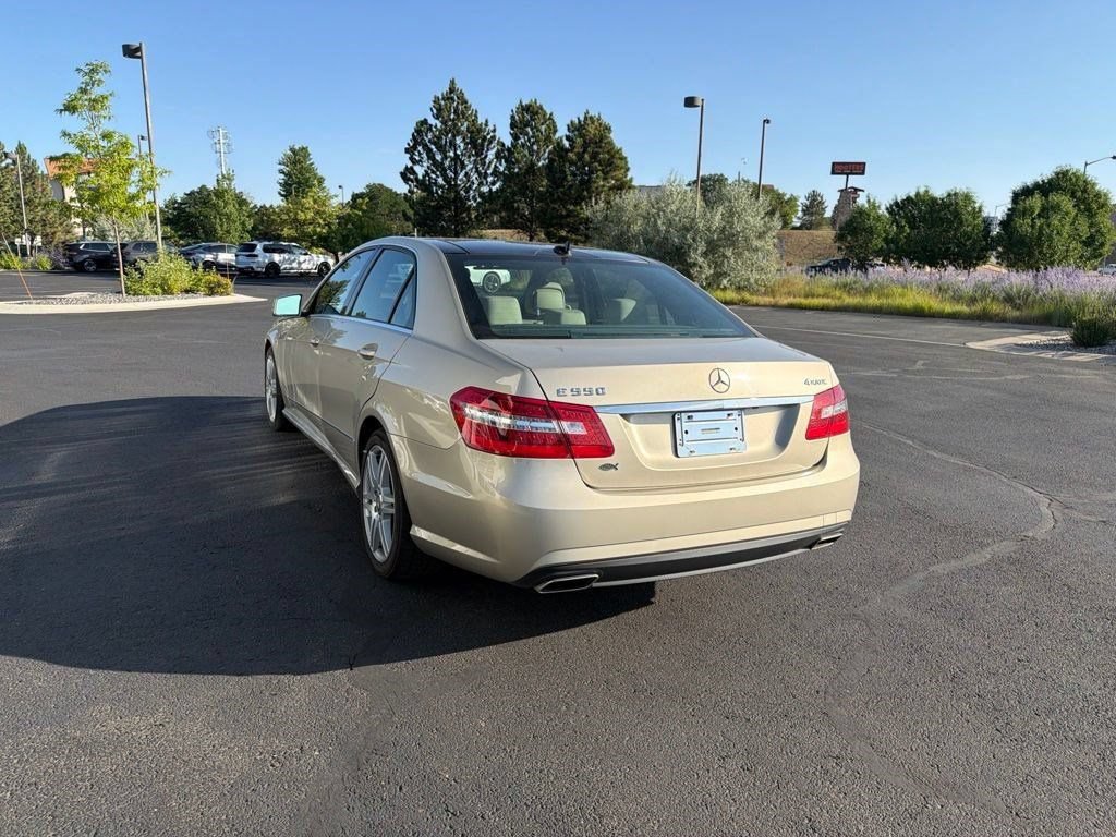 Used 2010 Mercedes-Benz E 550 4MATIC Sedan image 3