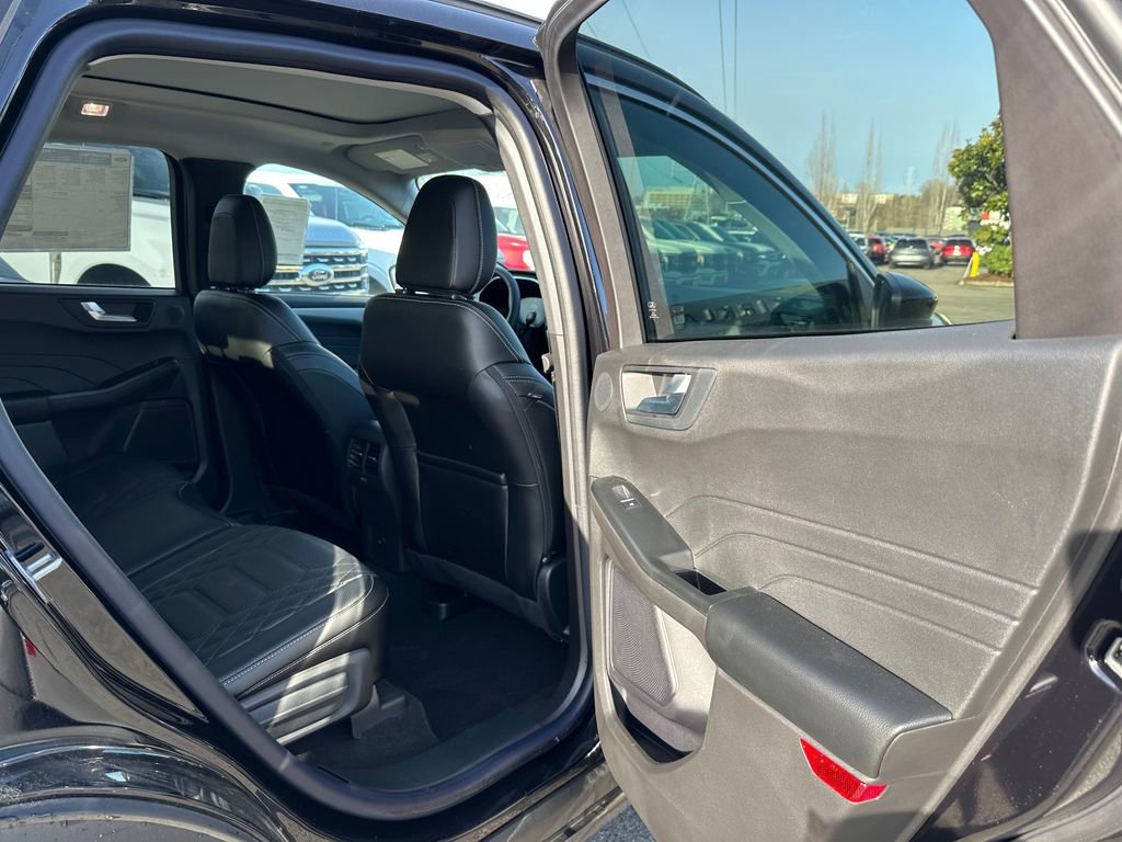 New 2024 Ford Escape SE w/ PHEV Premium Package FWD image 13