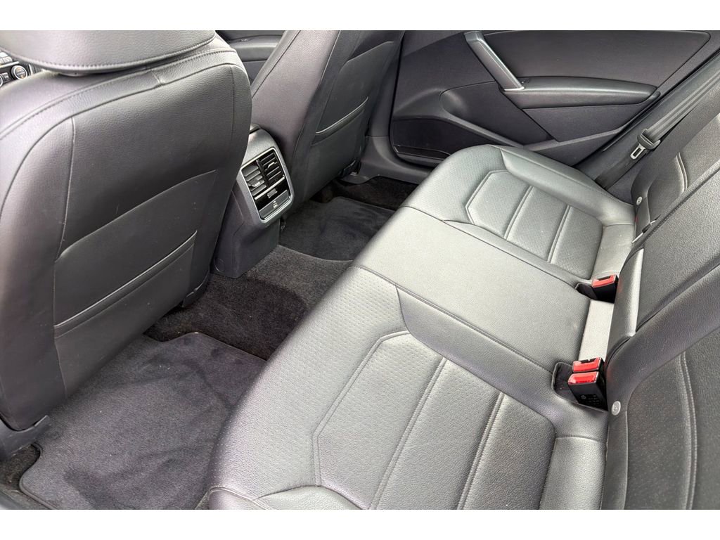Used 2017 Volkswagen Passat 1.8T SE w/ SE Lighting Package image 14