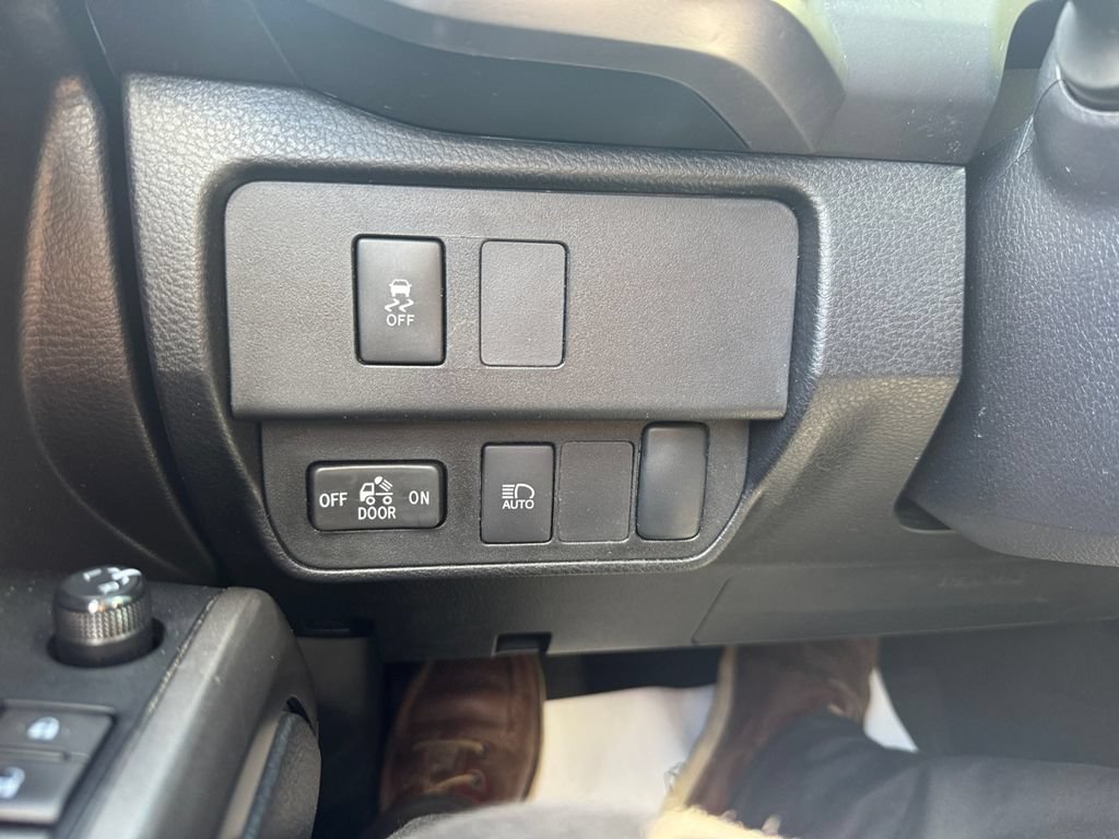 Used 2023 Toyota Tacoma SR5 AWD/4WD image 28