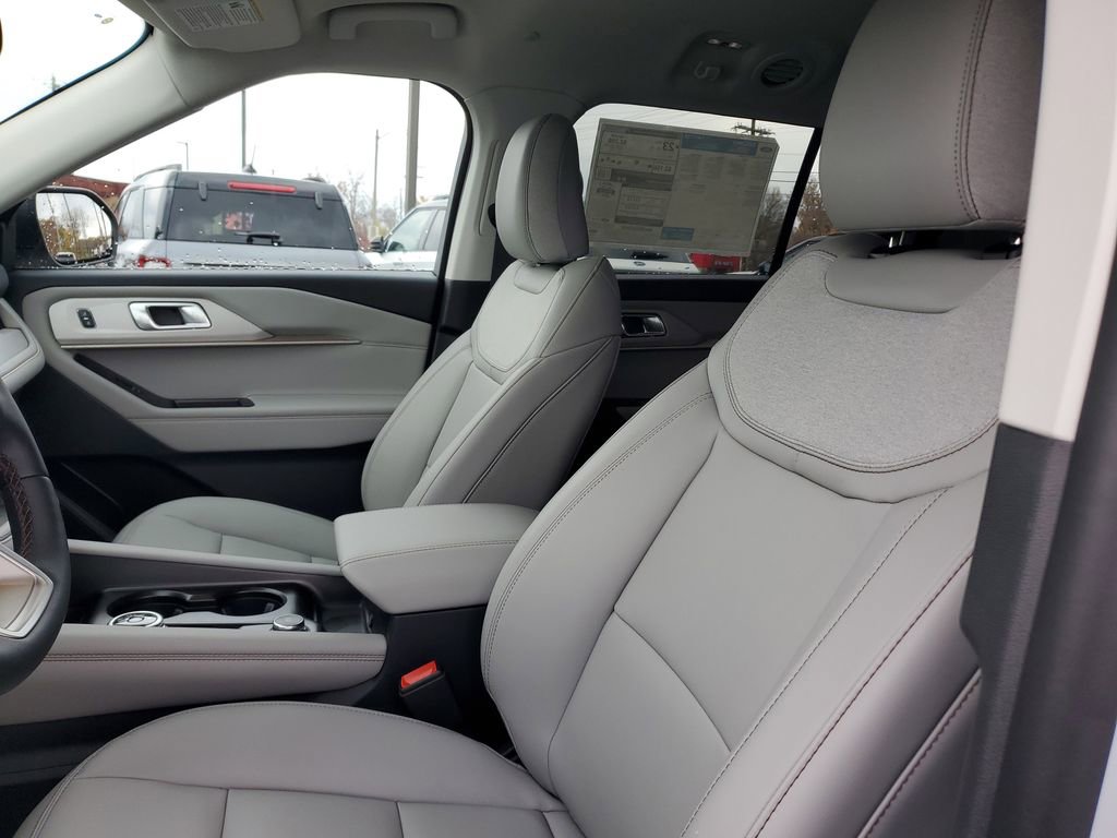 New 2026 Ford Explorer Active w/ Active Comfort Package image 17