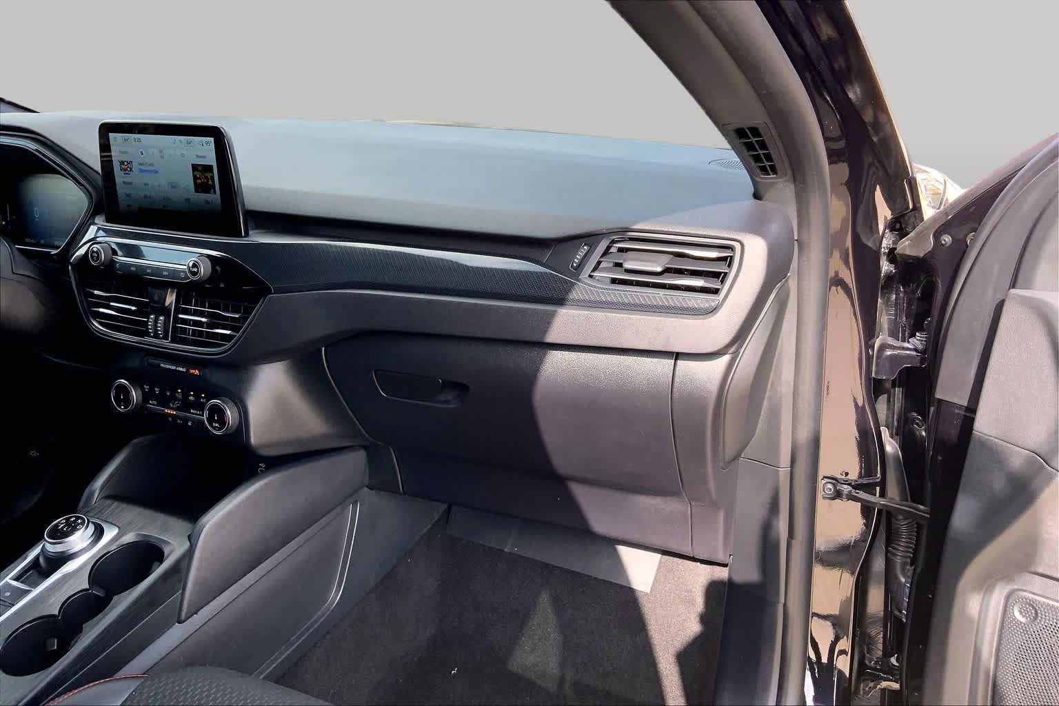Used 2025 Ford Escape ST-Line Select AWD/4WD image 18