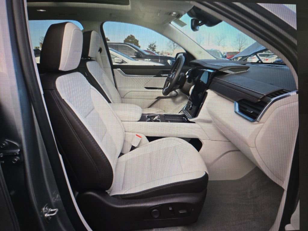 Used 2024 GMC Acadia Denali image 9