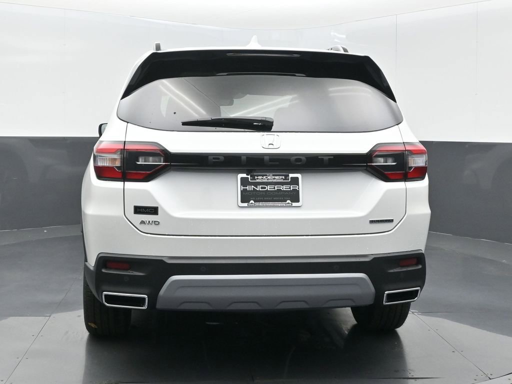 New 2025 Honda Pilot Touring image 7