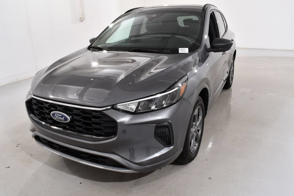 Used 2024 Ford Escape ST-Line w/ Tech Pack #1 AWD/4WD image 2