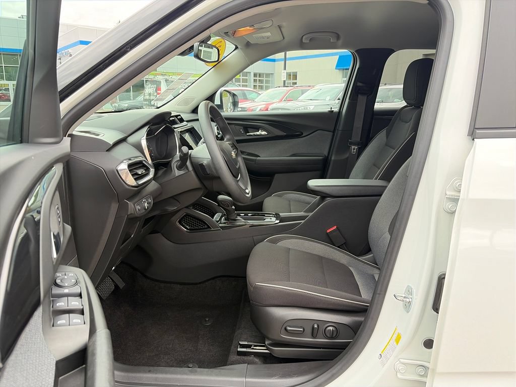 Used 2023 Chevrolet TrailBlazer LT w/ Convenience Package FWD image 10
