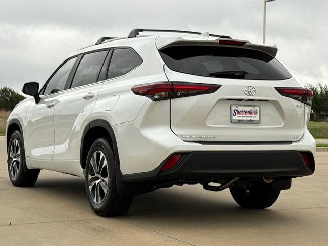 Used 2026 Toyota Highlander XLE image 6