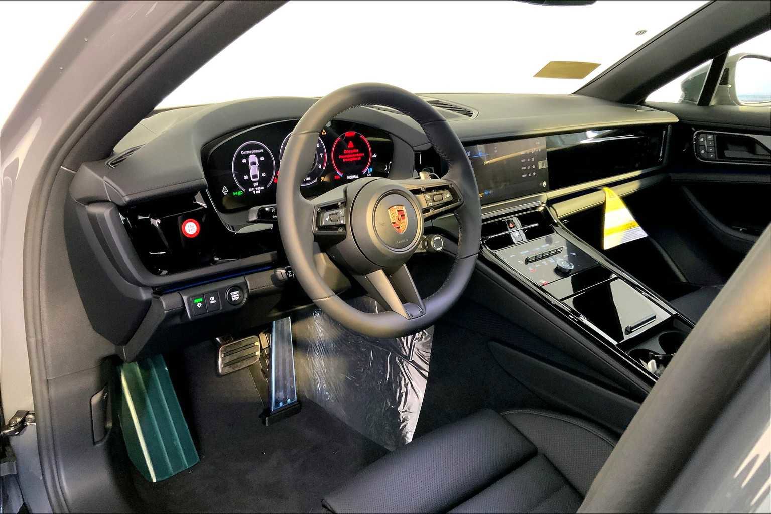 New 2026 Porsche Panamera 4 image 4